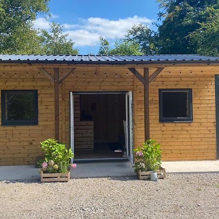 Kingfisher Cabin - Wild Escapes Wrenbury Off Grid Glamping - Ages 12 And Over Baddiley Exterior photo