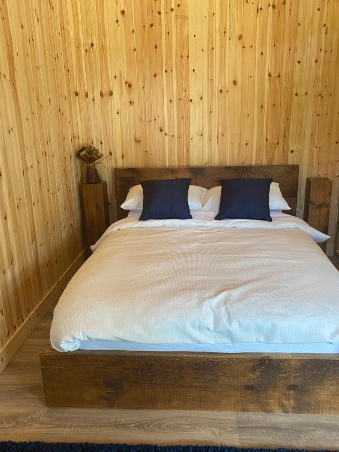 Kingfisher Cabin - Wild Escapes Wrenbury Off Grid Glamping - Ages 12 And Over Baddiley Exterior photo