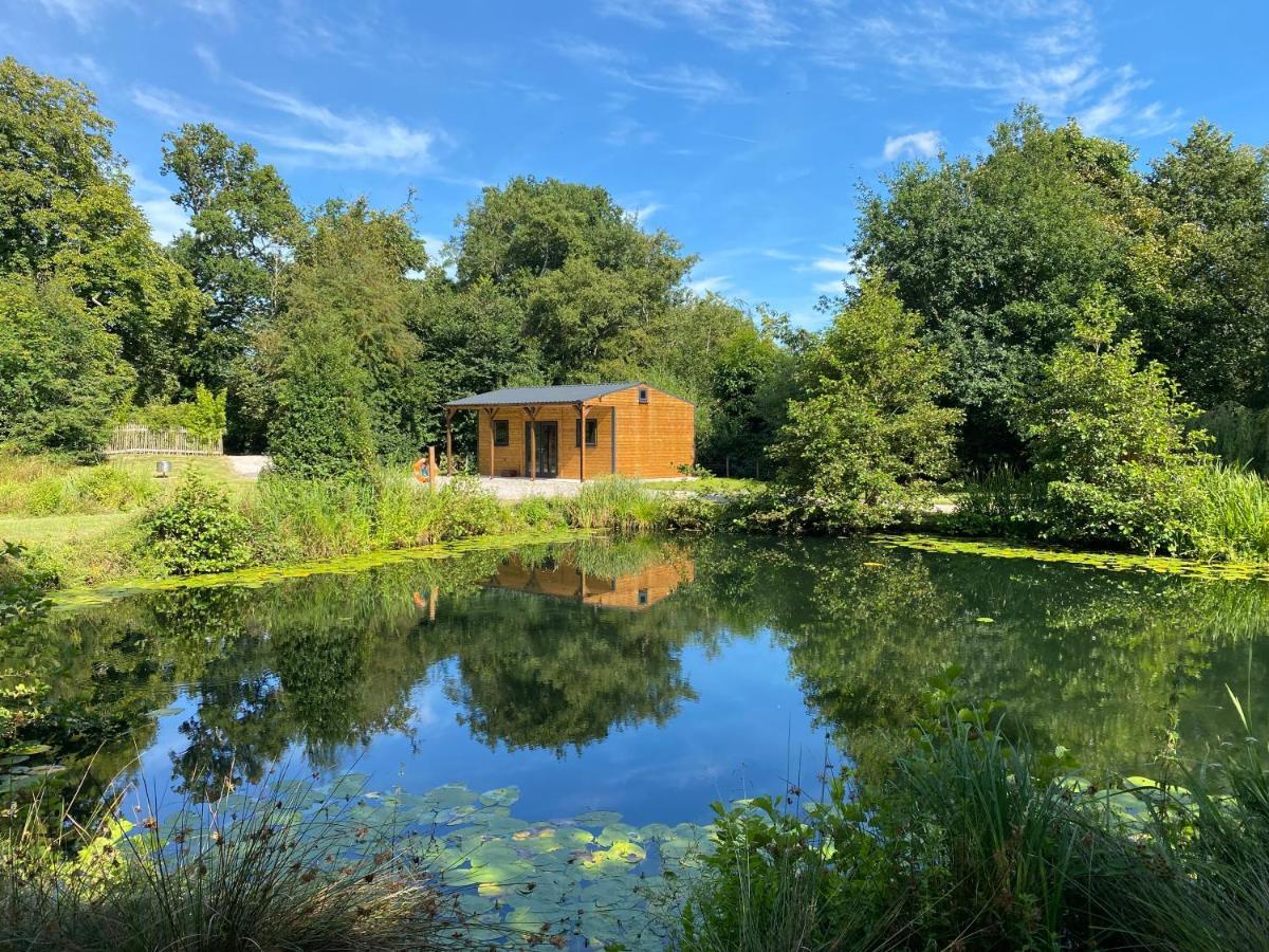Kingfisher Cabin - Wild Escapes Wrenbury Off Grid Glamping - Ages 12 And Over Baddiley Exterior photo