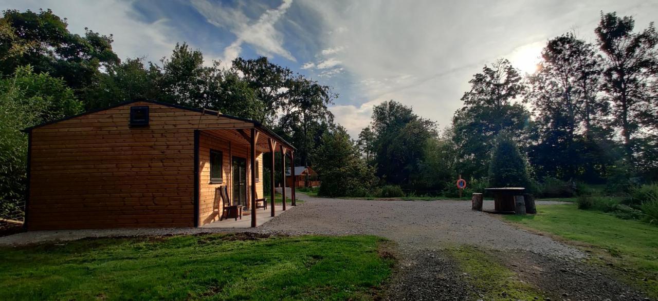 Kingfisher Cabin - Wild Escapes Wrenbury Off Grid Glamping - Ages 12 And Over Baddiley Exterior photo